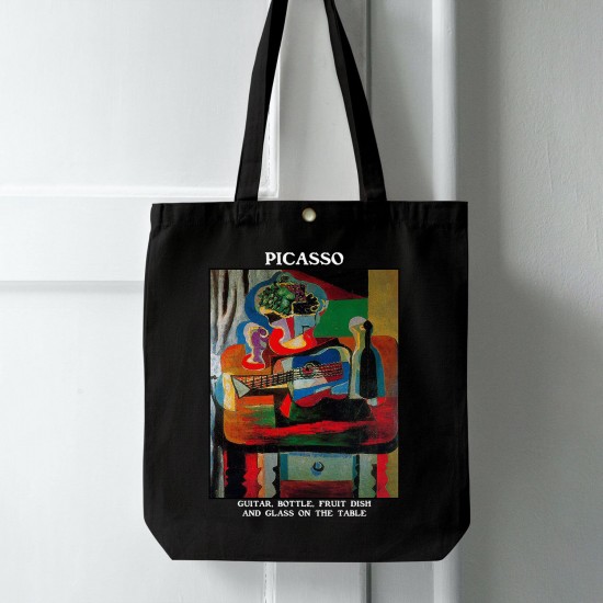 تت بگ متقال مشکی طرح گیتار، بطری، دیس میوه و لیوان روی میز از پیکاسو