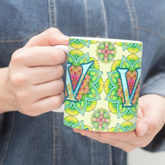 ماگ طرح حرف V ماندالا