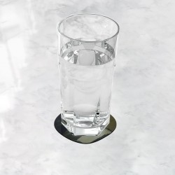 زیر لیوانی طرح زنی در حال خواندن نامه از ورمر
