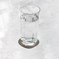 زیر لیوانی طرح ژست جلوی پنجره از دالی
