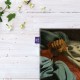 کادوپیچ پارچه‌ ای طرح زن جوان با دست های روی هم از ورمر