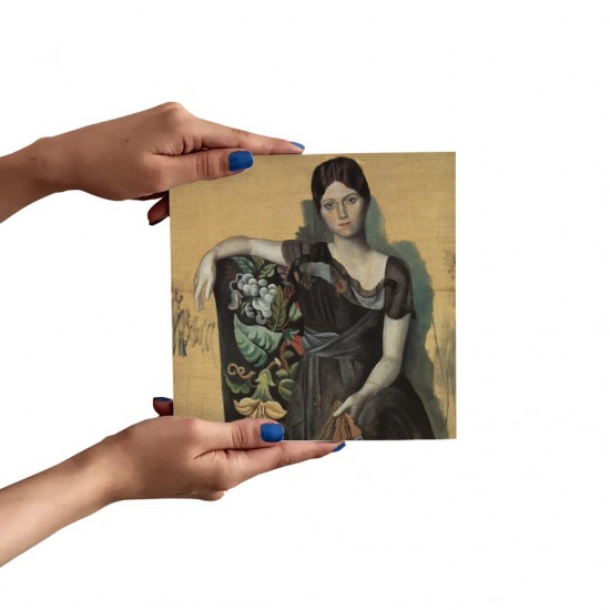 تابلو شاسی طرح اولگا روی صندلی راحتی از پیکاسو
