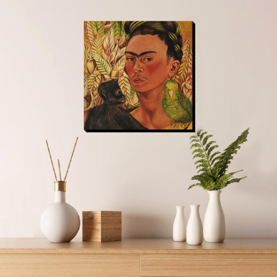 تابلو شاسی طرح خودنگار با میمون و طوطی از فریدا