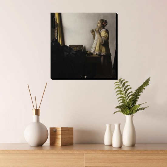 تابلو شاسی طرح زن جوان با گردنبند مروارید از ورمر