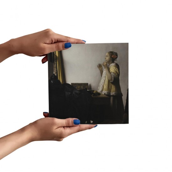 تابلو شاسی طرح زن جوان با گردنبند مروارید از ورمر