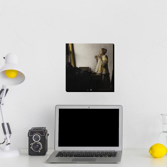 تابلو شاسی طرح زن جوان با گردنبند مروارید از ورمر