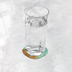 زیرلیوانی دخترک کتابخون